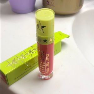 Jeffree Star liquid lipstick in Strawberry Crush